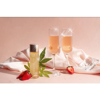 HighOnLove Massage Oil - Strawberry