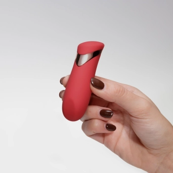 Mini wibrator Crushious Blinders ładowany czerwony silikonowy 10 cm