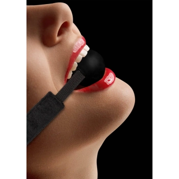 Silikonowy knebel z kulką Ouch! regulowany 62,5 cm