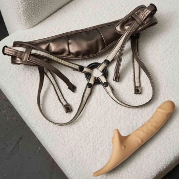 Realistyczne dildo Strap on me L waniliowe z pilotem