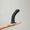 Gładkie czarne dildo miękkie z przyssawką 18 cm